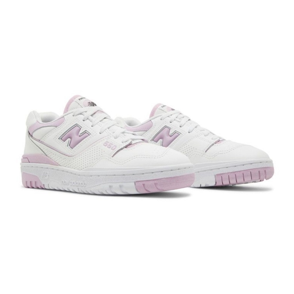 New Balance Women's White and Light Purple Sneakers